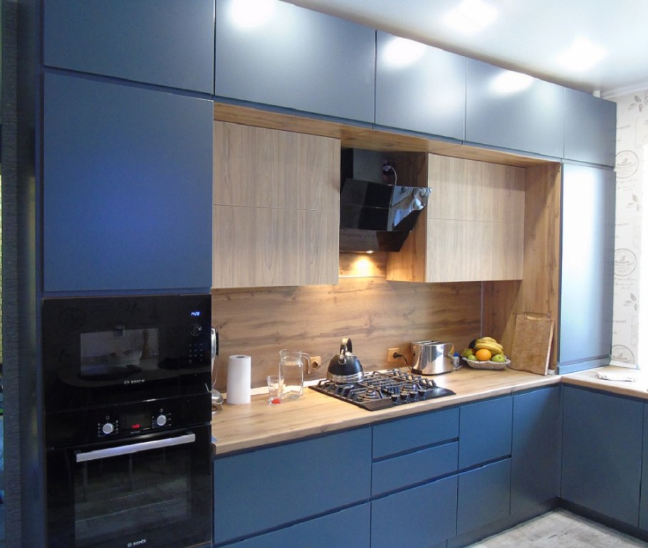 Кухонный гарнитур с антресолями