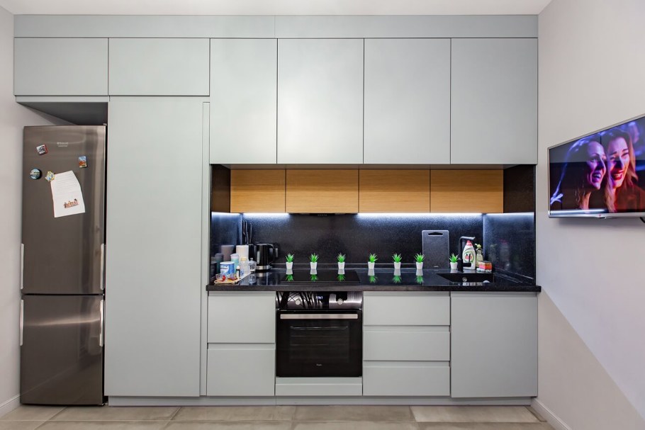 Кухня шкафы под потолок