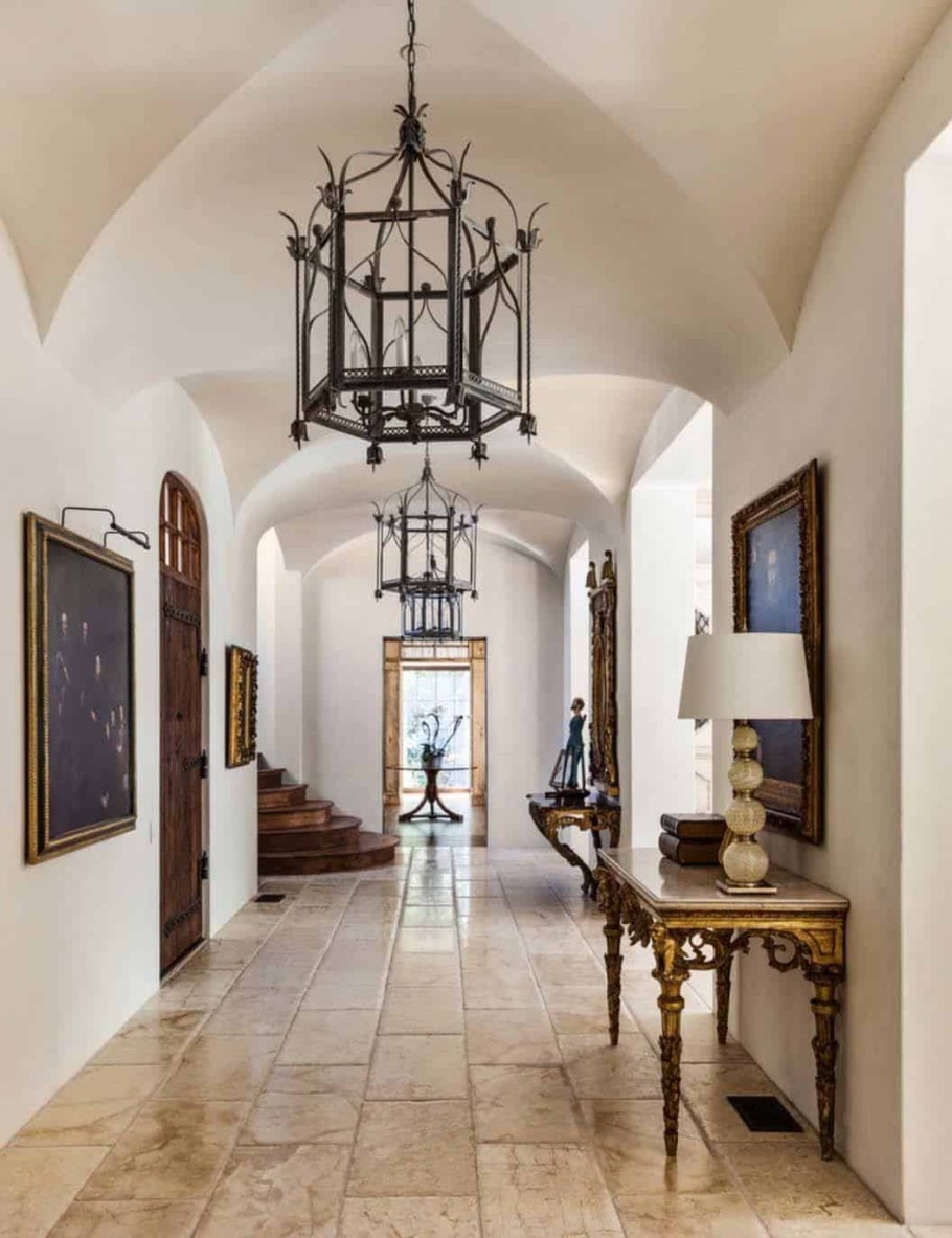 Прихожая в средиземноморском стиле