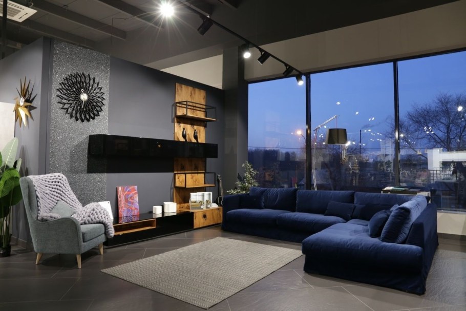 Синий диван в интерьере