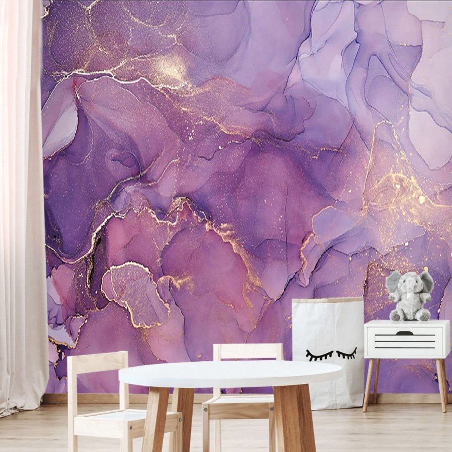 Акварельные разводы на стене