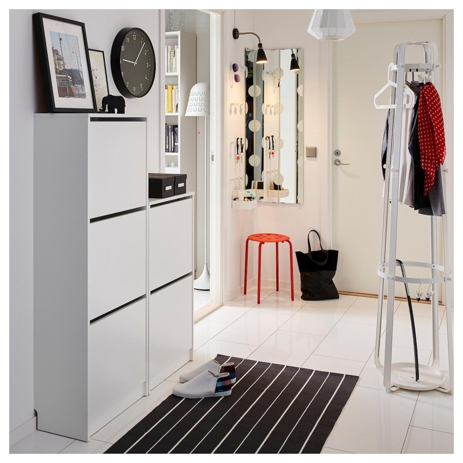 Икеа ЧУСИГ прихожая белая