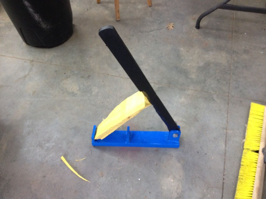 Настенный щепокол дровокол