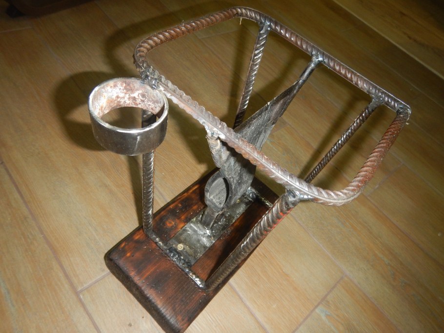 Колун для щепы настенный