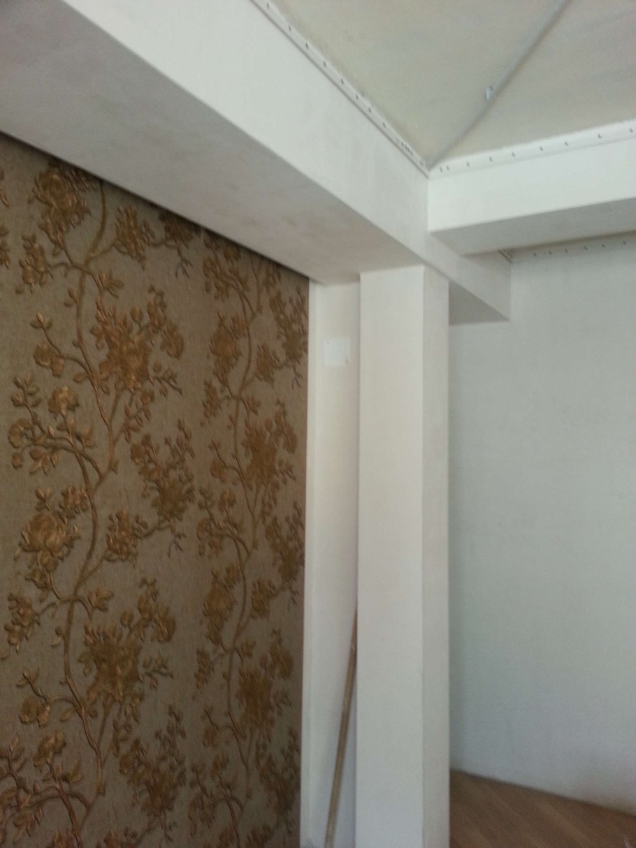 Балка на потолке в квартире