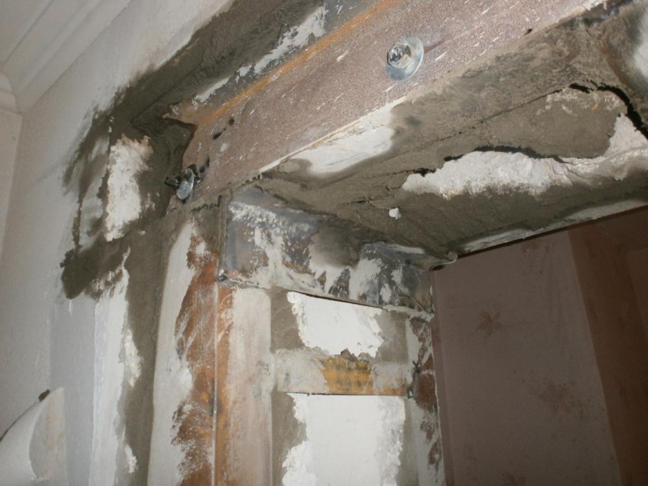 Проем в железобетонной стене