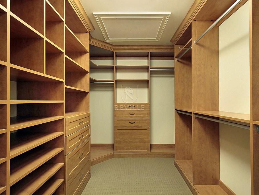 Гардеробная в маленькой комнате