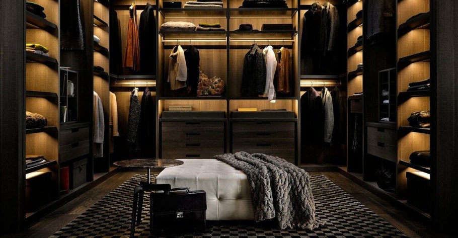 Гардеробные комнаты с подсветкой