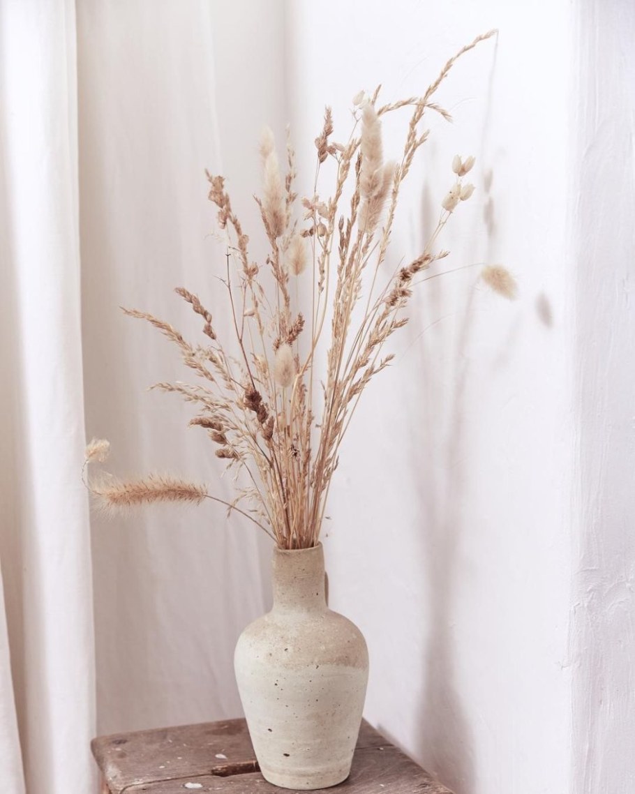 Вазы с сухоцветами в интерьере