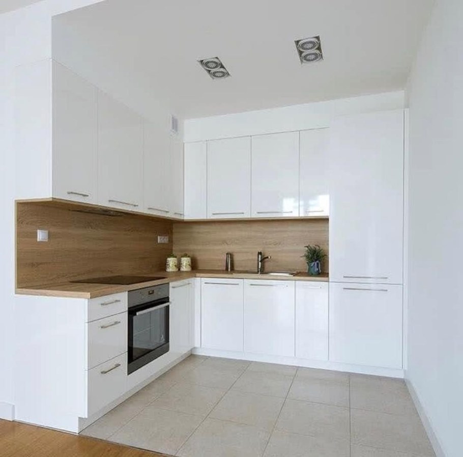 Белая глянцевая кухня