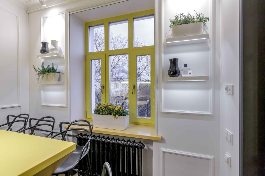 Цветные окна в интерьере