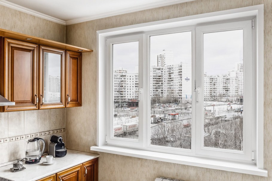 Пластиковое окно на кухню
