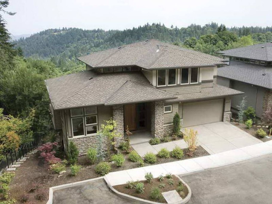 Японский двухэтажный дом