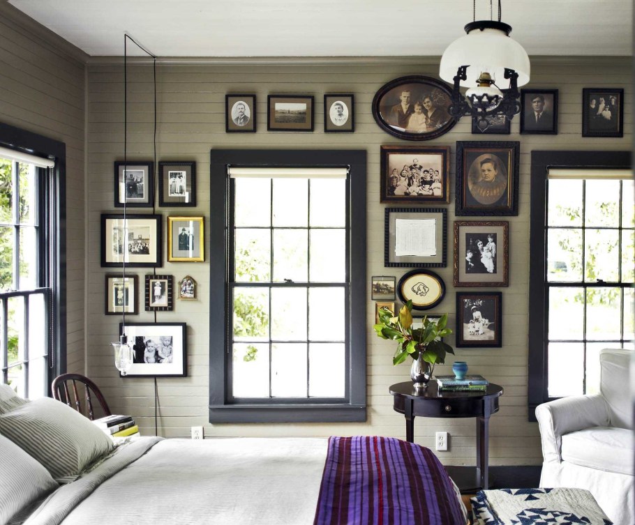 Рамки на стене в интерьере