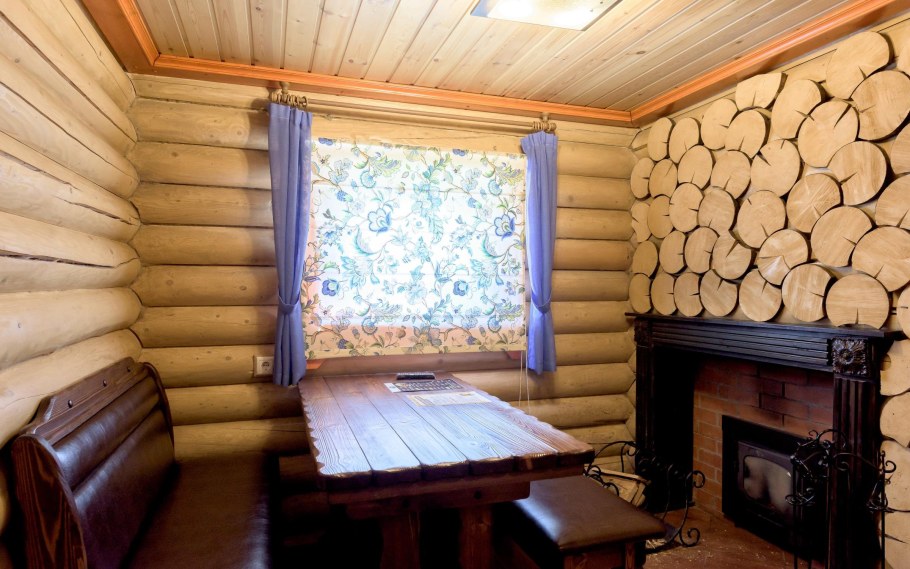 Баня с комнатой отдыха из оцилиндрованного бревна