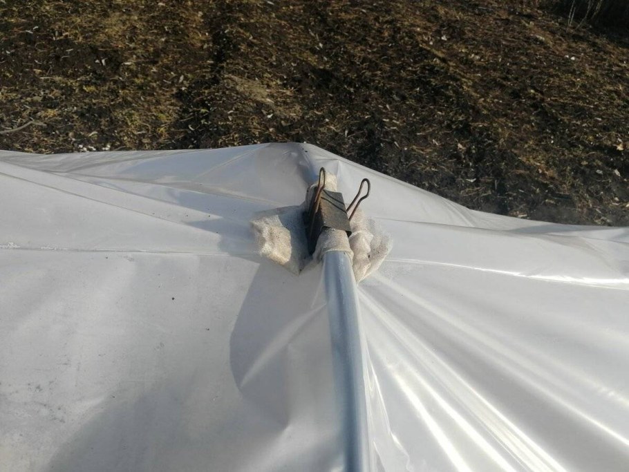 Клипса для пленки на теплицу