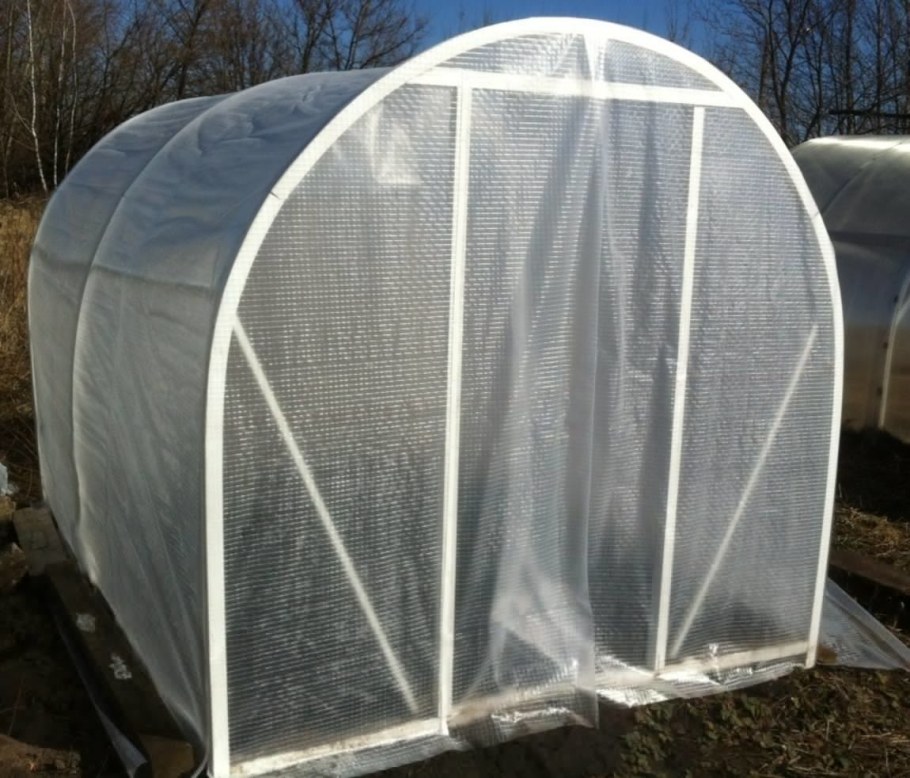 Теплица с армированной пленкой