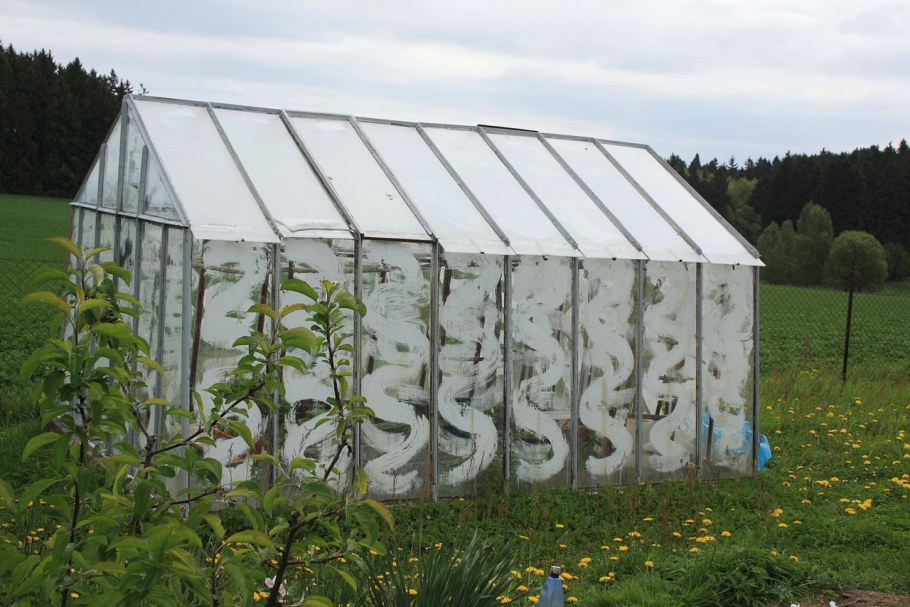 Притенить теплицу из поликарбоната