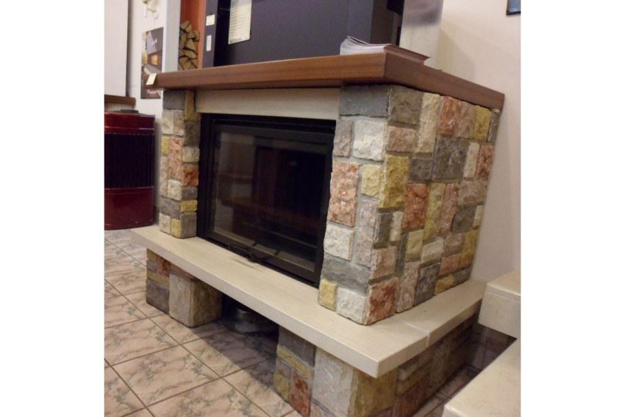 Отделка камина натуральным камнем