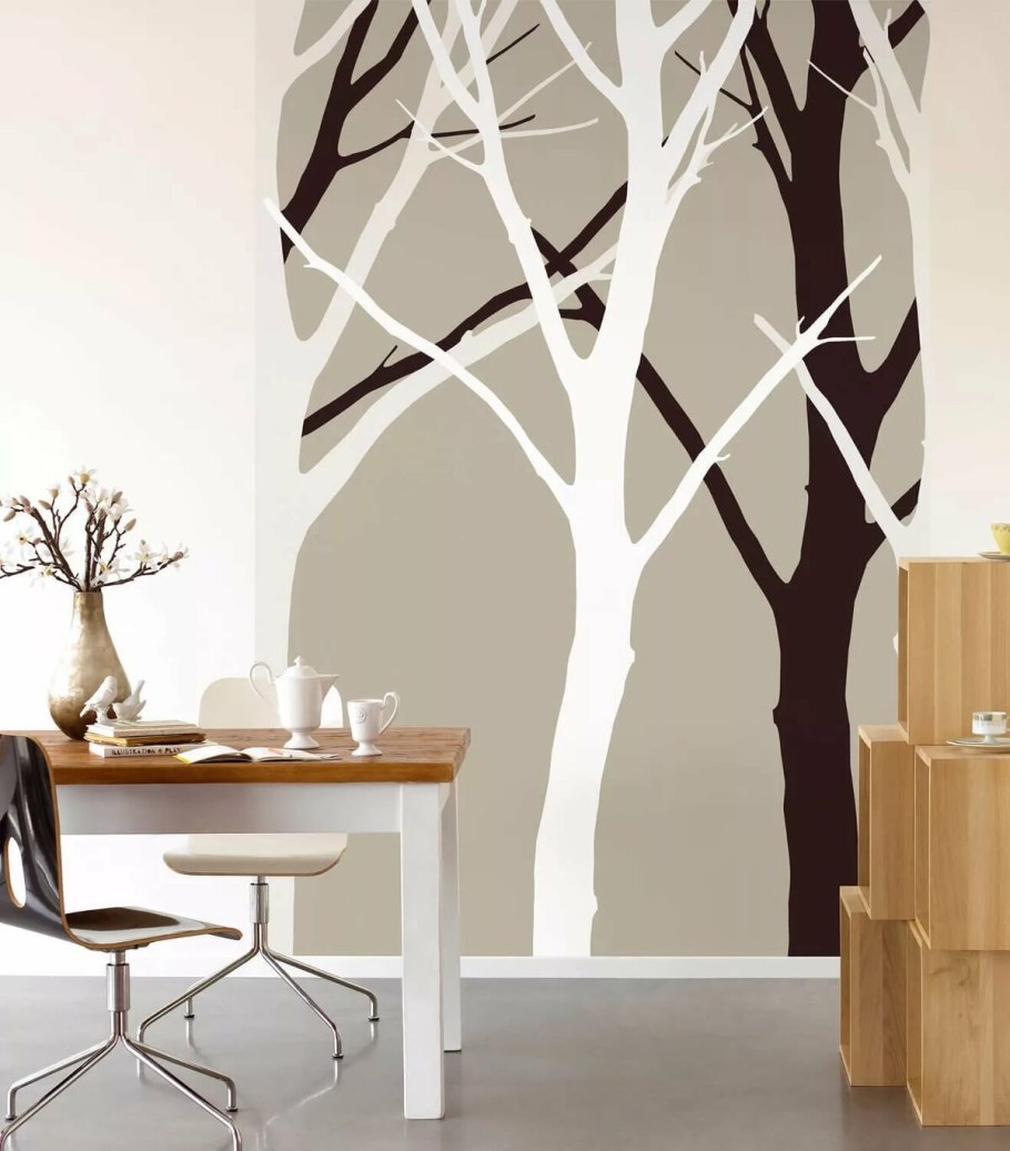 Стилизованное дерево на стене