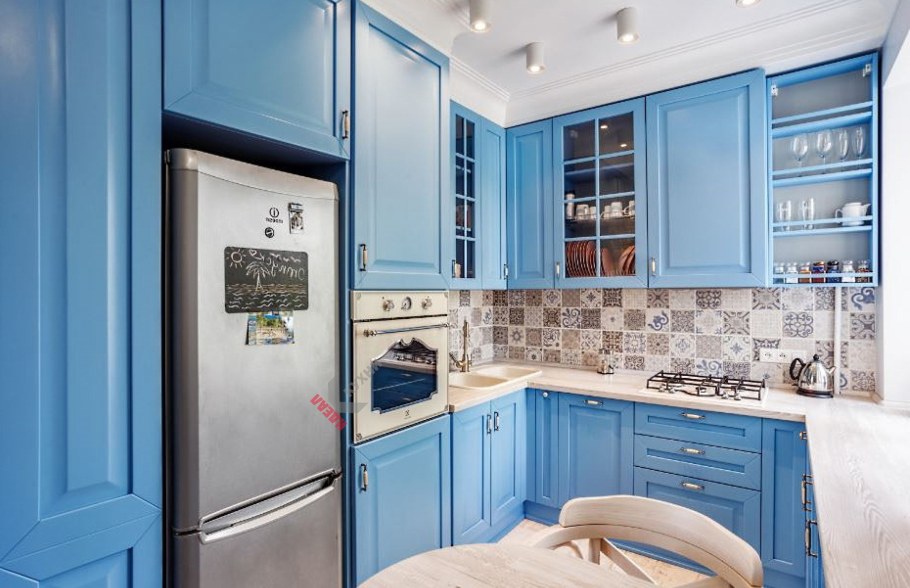 Сине бежевая кухня