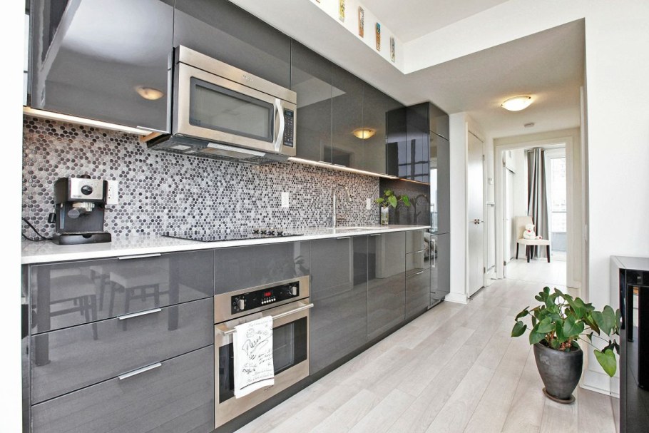 Современные кухни в сером цвете