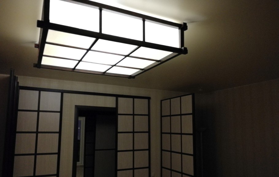 Настенный светильник в японском стиле