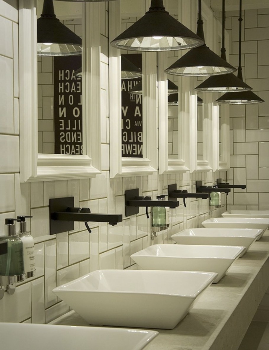 Стильный туалет в кафе