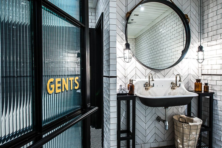 Туалетная комната в кафе