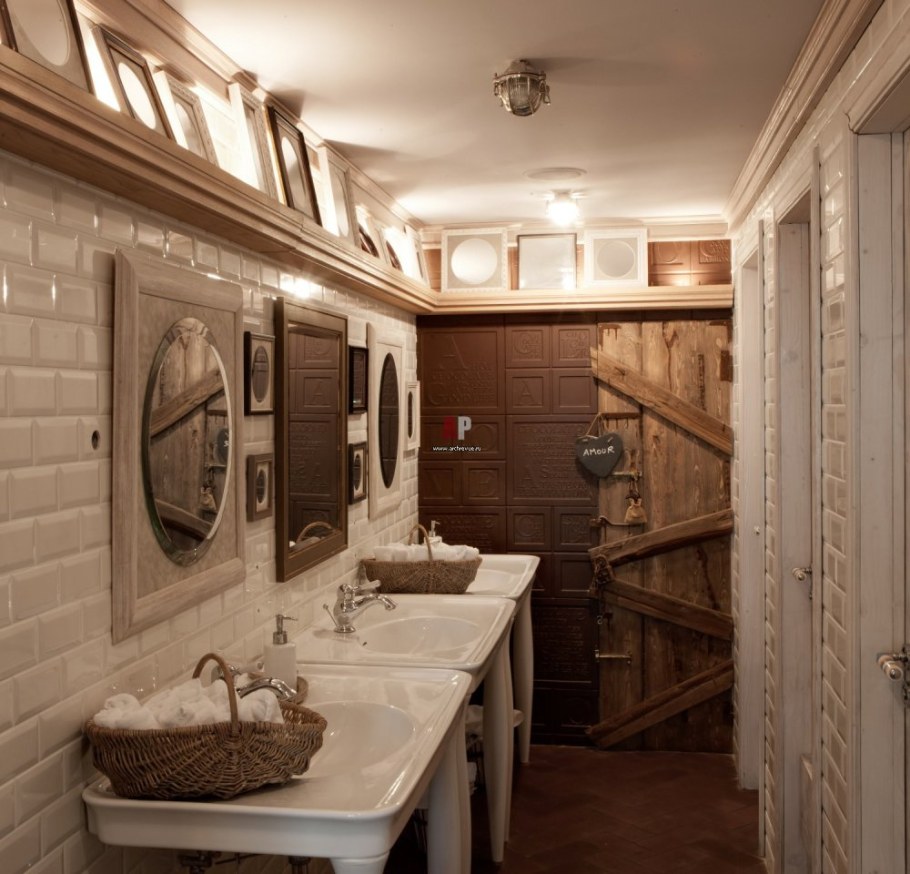 Туалет в стиле Прованс в кафе