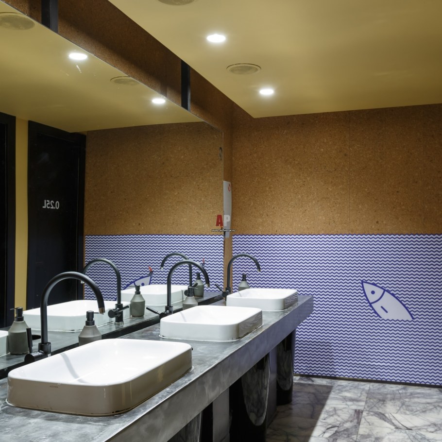 Общественный туалет интерьер