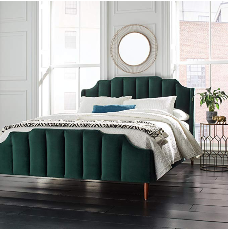 Кровать цвета изумруд