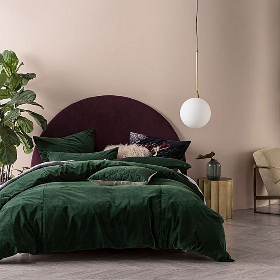 Спальня в изумрудном цвете