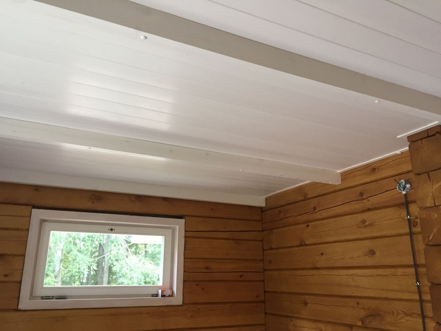 Потолок в деревянном доме