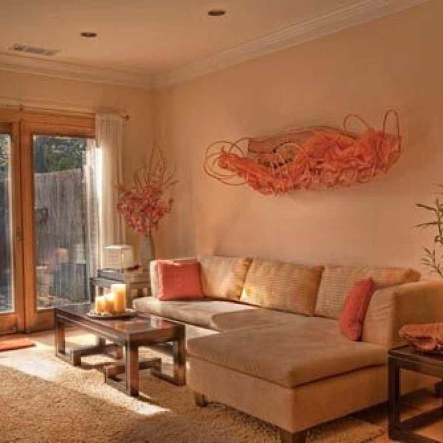 Персиковый цвет в интерьере гостиной