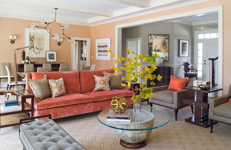 Персиковый цвет в интерьере гостиной