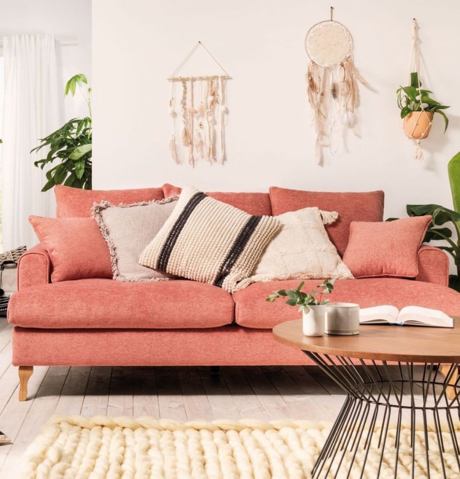 Лососевый цвет в интерьере