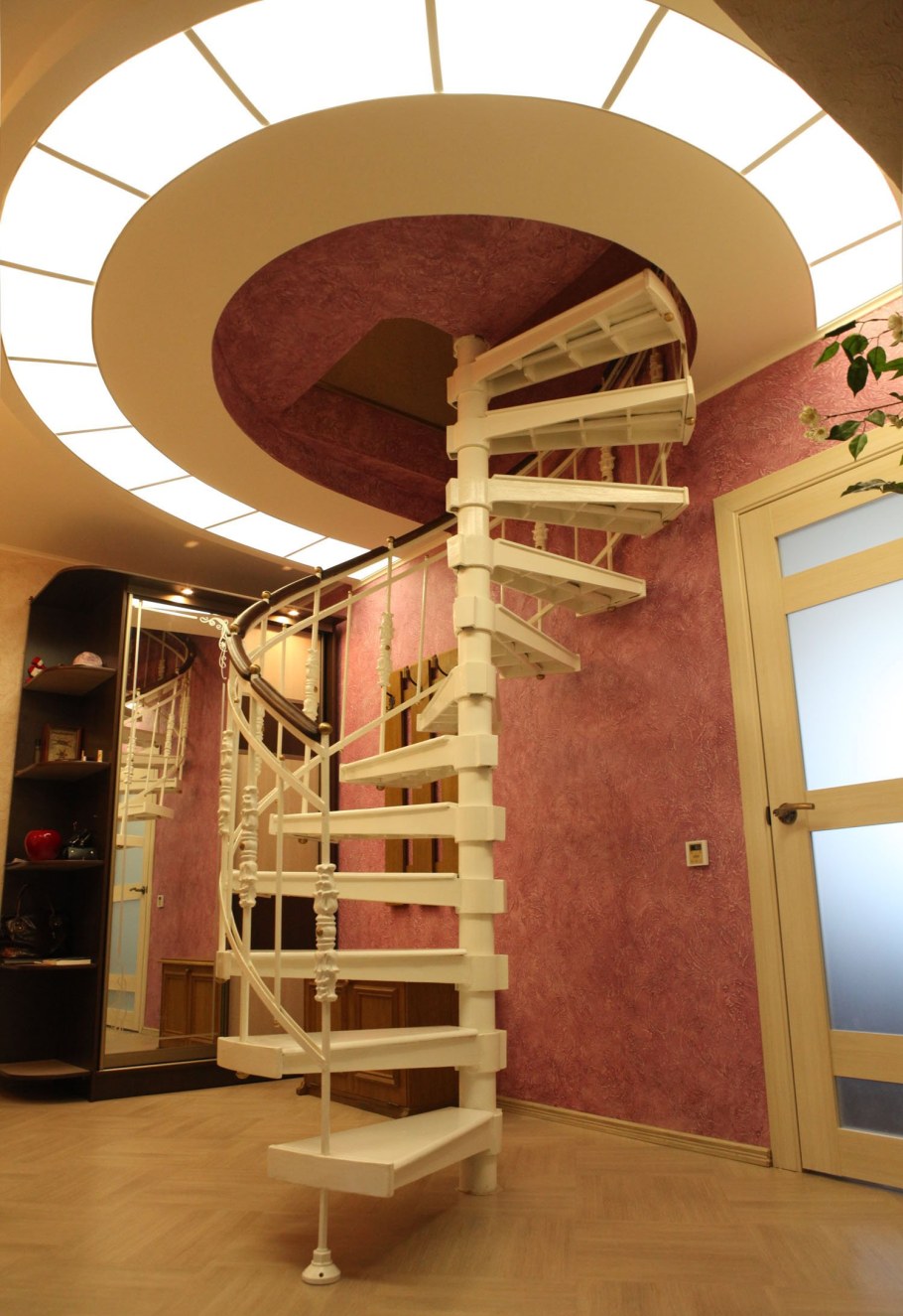 Круглая лестница в дом