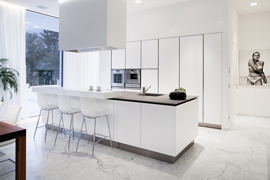 Современная кухня с островом
