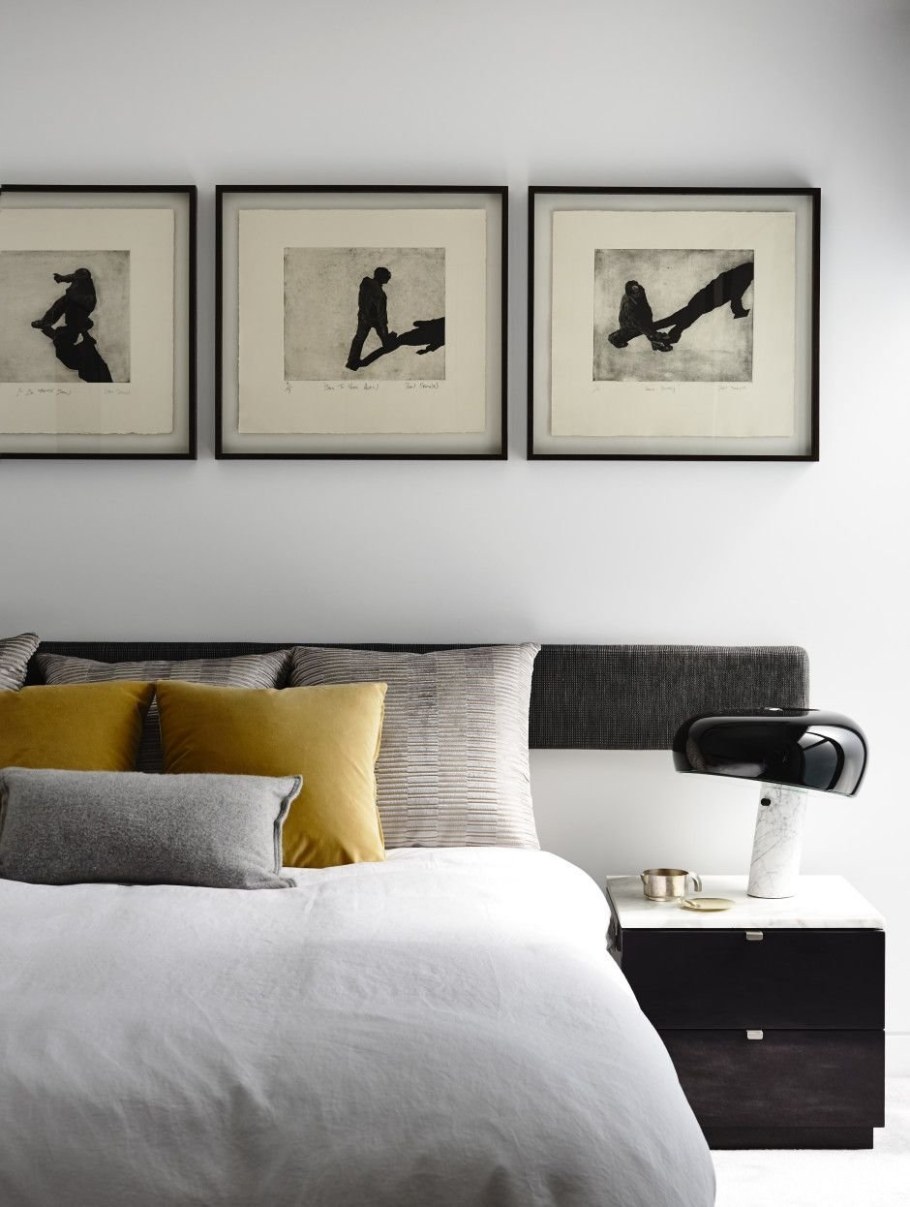 Постеры в интерьере спальни