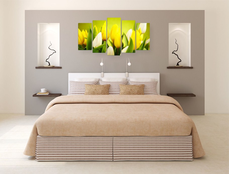 Картина в спальню