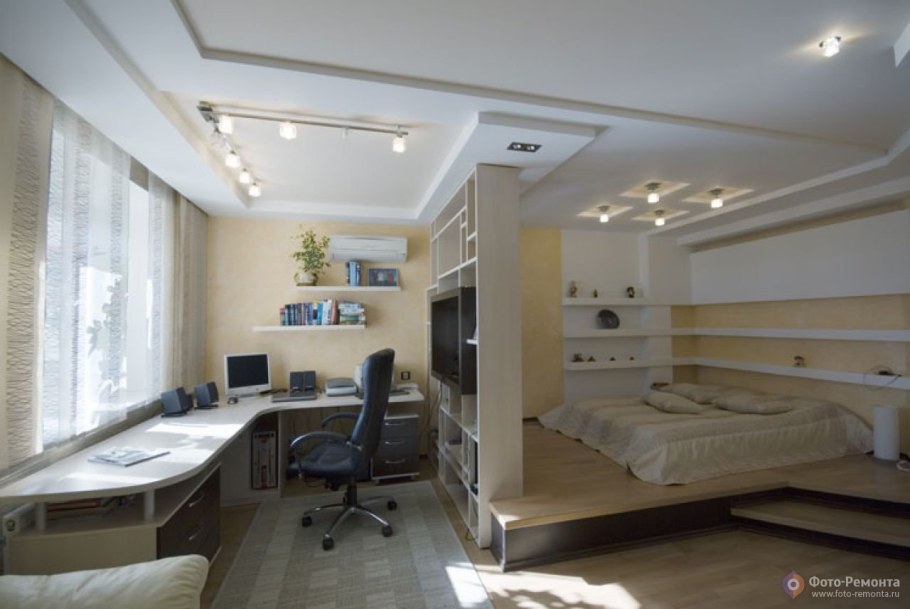 Рабочая зона в спальне