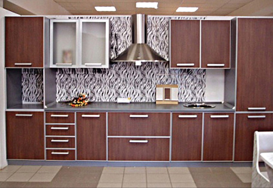 Кухня пластик в алюминиевой рамке