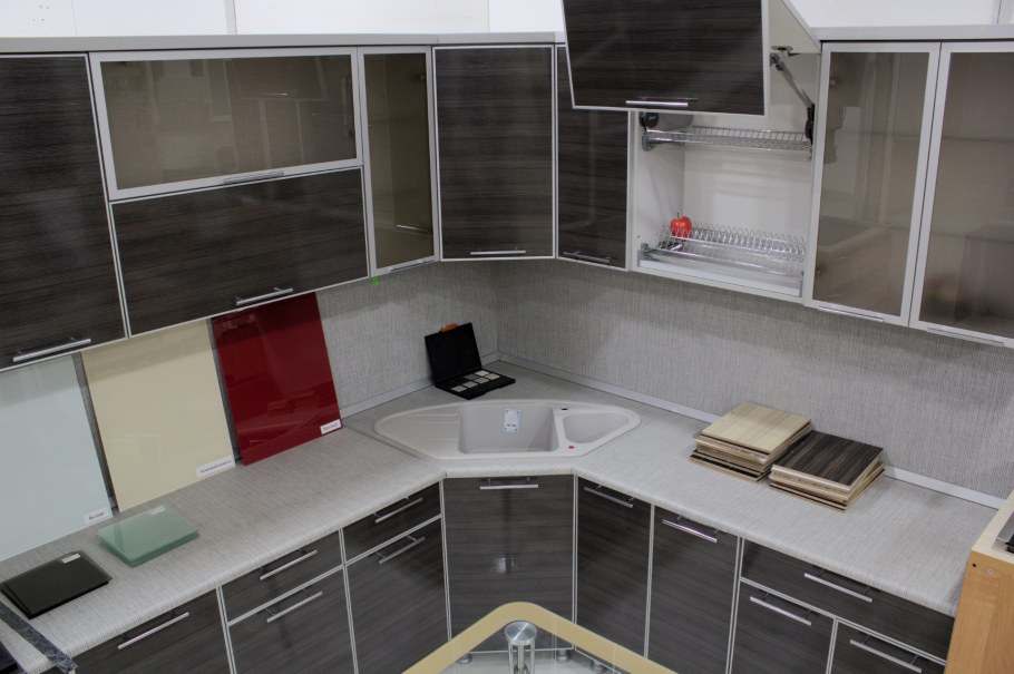 Алюминиевый профиль для фасадов кухни