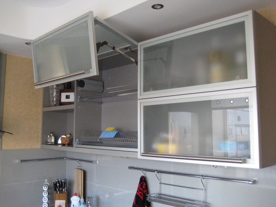 Стекло в алюминиевом профиле для кухни