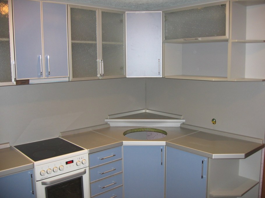 Фасады в алюминиевой рамке для кухни