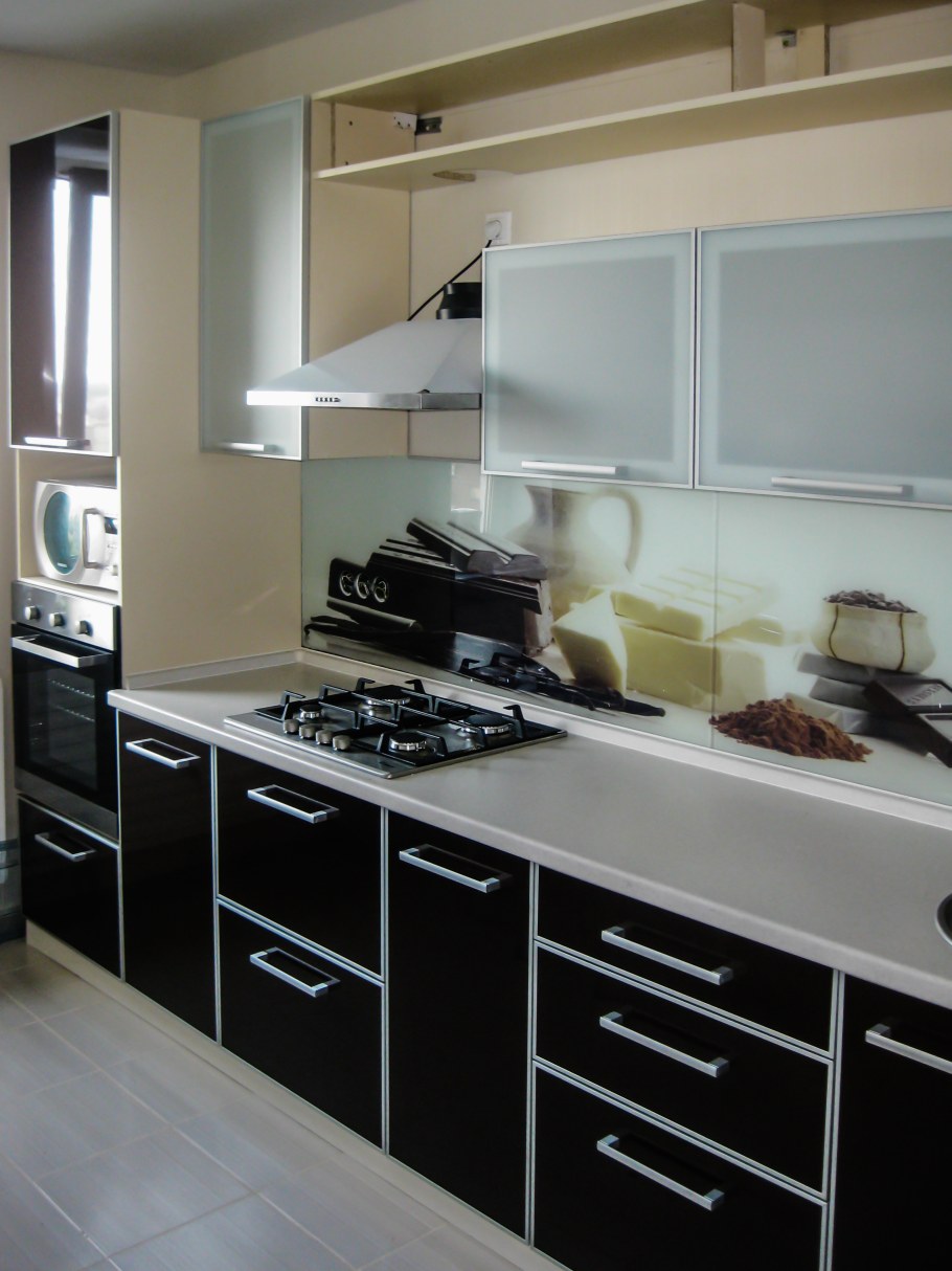 Кухня пластик в алюминиевой рамке