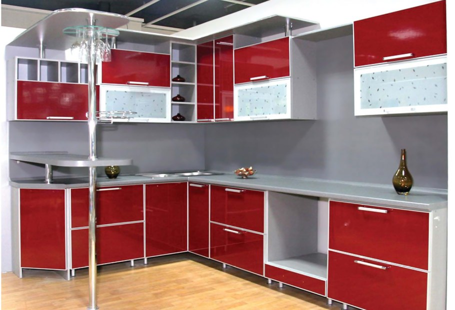 Кухонный гарнитур в алюминиевой рамке