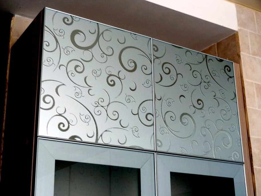 Стеклянный фасад в алюминиевой рамке