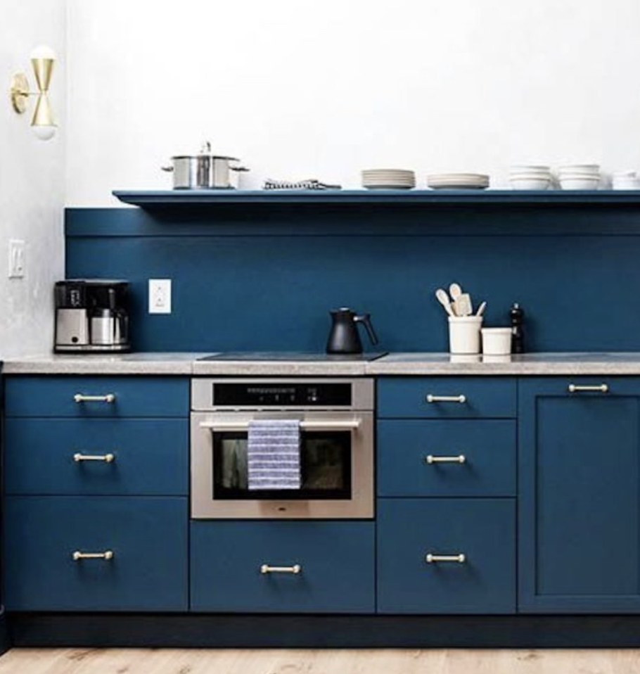 Мебель цвета индиго